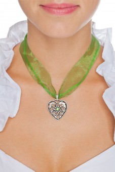 Collier ruban voile pendentif coeur vert pomme