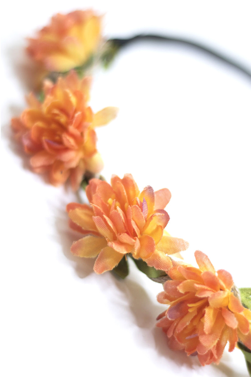 Haarband met oranje zomerbloemen