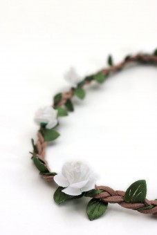 Bandeau filigrane avec petites fleurs blanches