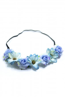 Haarband mit hellblauen Blüten
